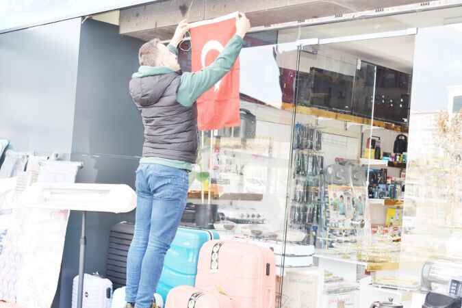 Yozgat Cumhuriyet Coşkusunu Bayraklarla Yaşıyor: Belediyeden Vatandaşlara Özel Dağıtım! 4