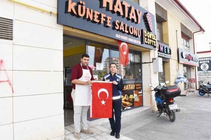 Yozgat Cumhuriyet Coşkusunu Bayraklarla Yaşıyor: Belediyeden Vatandaşlara Özel Dağıtım! 6