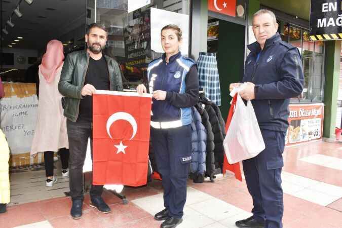 Yozgat Cumhuriyet Coşkusunu Bayraklarla Yaşıyor: Belediyeden Vatandaşlara Özel Dağıtım! 9