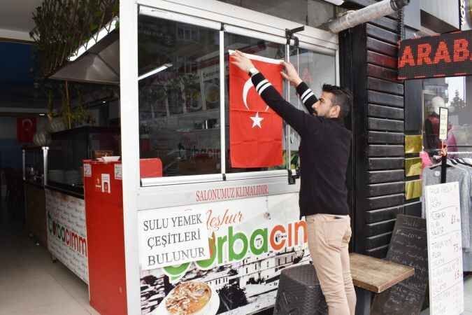 Yozgat Cumhuriyet Coşkusunu Bayraklarla Yaşıyor: Belediyeden Vatandaşlara Özel Dağıtım! 2
