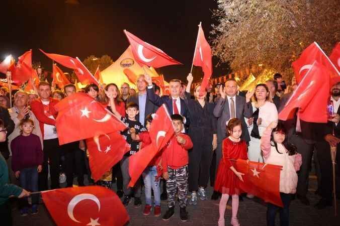 Gölbaşı, Cumhuriyet’in 100. Yılında Meşalelerle Aydınlandı 12