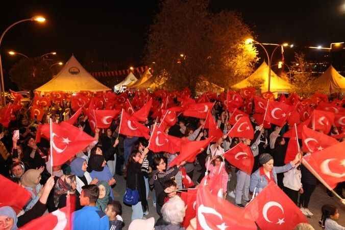 Gölbaşı, Cumhuriyet’in 100. Yılında Meşalelerle Aydınlandı 13