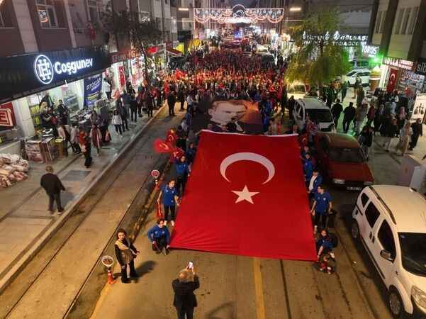 Gölbaşı, Cumhuriyet’in 100. Yılında Meşalelerle Aydınlandı 15