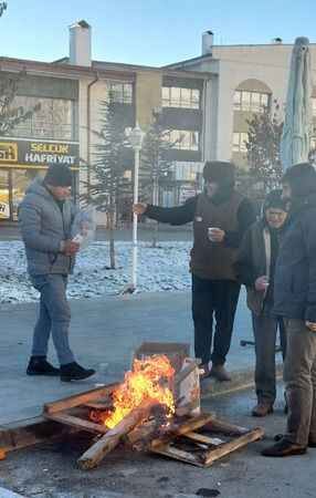 Pazarcı esnafının soğukla imtihanı: Yozgat güne eksi 5'le başladı! 3