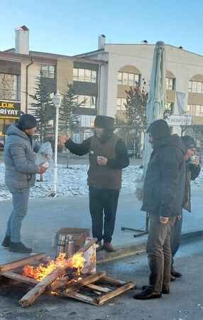 Pazarcı esnafının soğukla imtihanı: Yozgat güne eksi 5'le başladı! 4