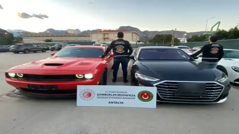 Gümrükler Muhafaza Geçit Vermiyor! 15 Kaçak Lüks Araça El Konuldu! 2