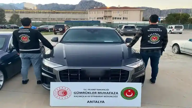Gümrükler Muhafaza Geçit Vermiyor! 15 Kaçak Lüks Araça El Konuldu! 3