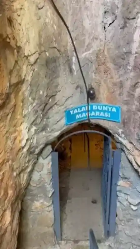 Tarihi Değeri ve Güzelliğiyle Yalan Dünya Mağarası: Ziyaretçi Akınına Uğruyor 2