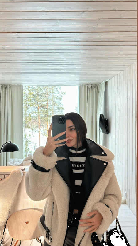 Bu Kadın Ne Yapıyor Ya? 12 Şehidimiz Varken Tatil Pozlarına Bakın Hele! 3