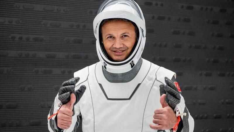 Alper Gezeravcı İlk Değil! İşte Uzaya Giden Türk Astronotlar? 4