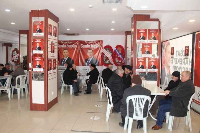 Seçim Öncesi Karargah Hareketliliği: Vatandaşlar Adayları Dinliyor 6
