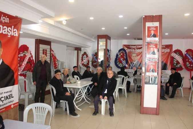 Seçim Öncesi Karargah Hareketliliği: Vatandaşlar Adayları Dinliyor 7