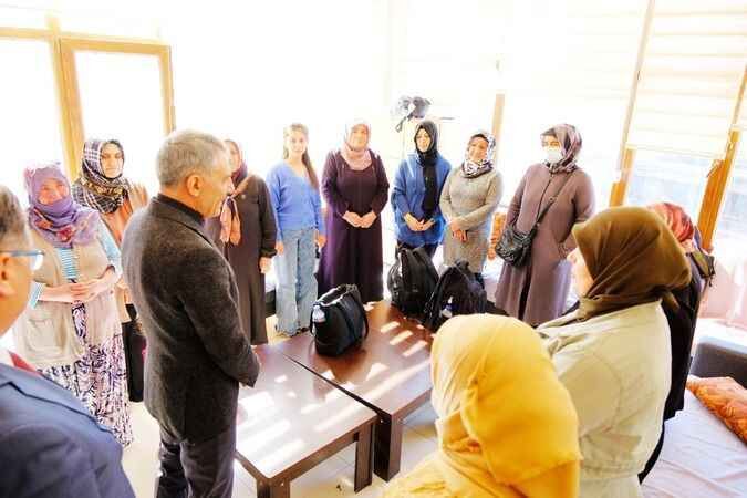 Yozgat Valisi Özkan’dan Ziyaret: Onların Gülümsemesi Bizim İçin Değerli! 2