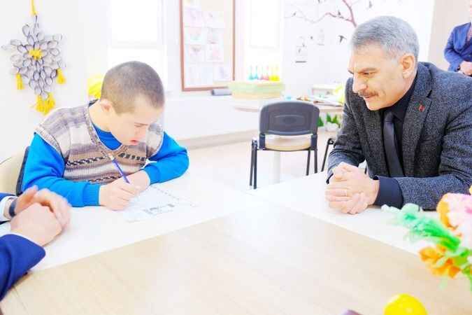 Yozgat Valisi Özkan’dan Ziyaret: Onların Gülümsemesi Bizim İçin Değerli! 3