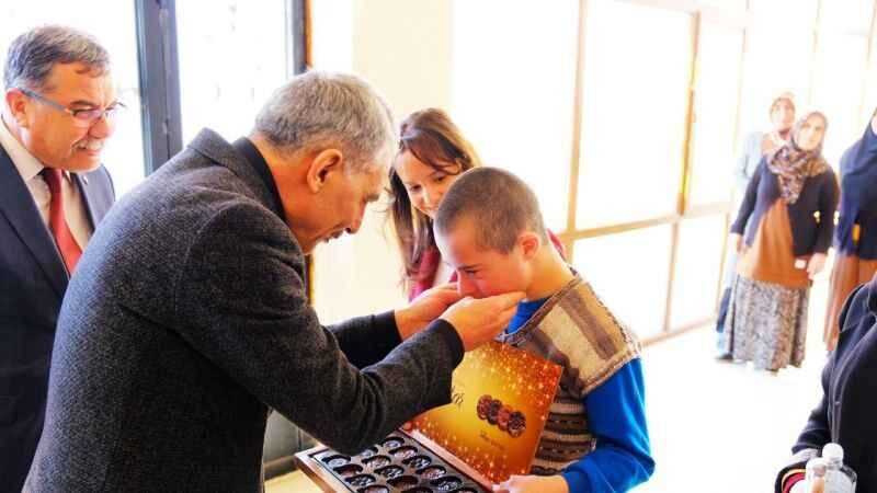 Yozgat Valisi Özkan’dan Ziyaret: Onların Gülümsemesi Bizim İçin Değerli! 6