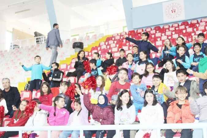 Yozgat Halk Oyunları Yarışması Büyüledi! 5