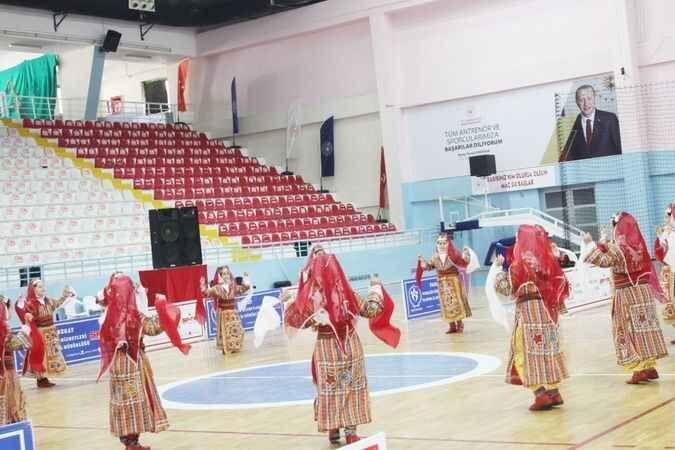 Yozgat Halk Oyunları Yarışması Büyüledi! 8