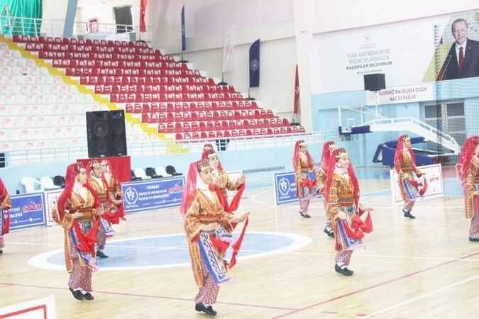 Yozgat Halk Oyunları Yarışması Büyüledi! 2