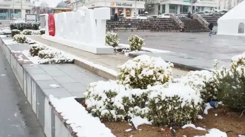 Mart Kapıdan Baktırıyor: Yozgat'a Kış Geri Döndü! 9