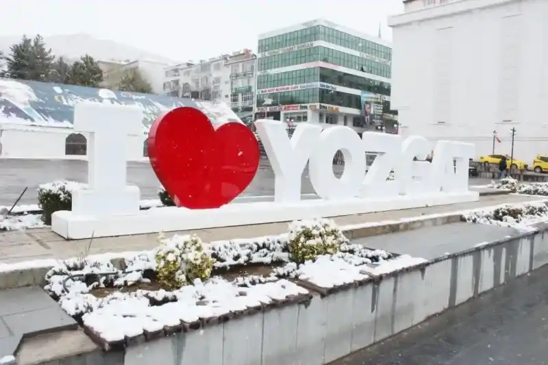Mart Kapıdan Baktırıyor: Yozgat'a Kış Geri Döndü! 2