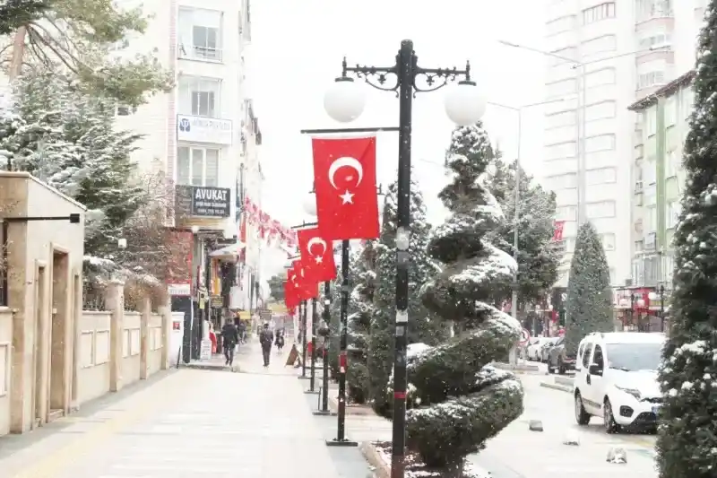 Mart Kapıdan Baktırıyor: Yozgat'a Kış Geri Döndü! 6