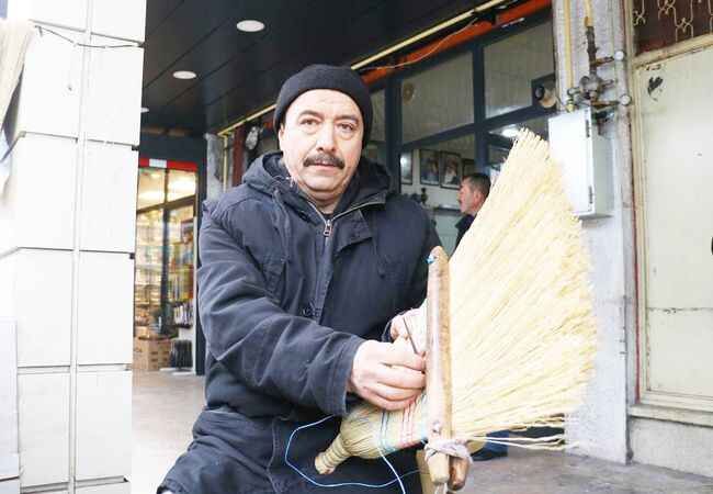 Zamanın Tozunu Süpüren Adam: 40 Yıldır Değişmeyen Meslek! 4