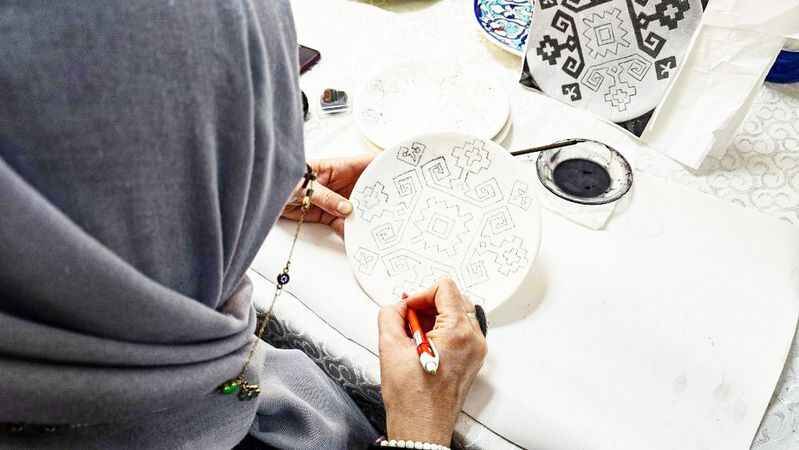 Kadınların Güçlü Dokunuşları İle 700 Yıllık Gelenek Çiniyle Buluşuyor! 2