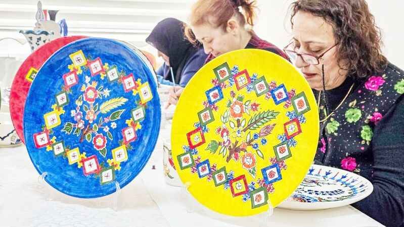 Kadınların Güçlü Dokunuşları İle 700 Yıllık Gelenek Çiniyle Buluşuyor! 1