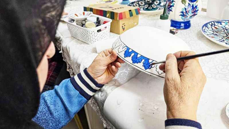 Kadınların Güçlü Dokunuşları İle 700 Yıllık Gelenek Çiniyle Buluşuyor! 4