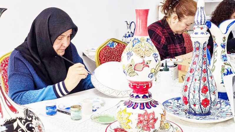 Kadınların Güçlü Dokunuşları İle 700 Yıllık Gelenek Çiniyle Buluşuyor! 5