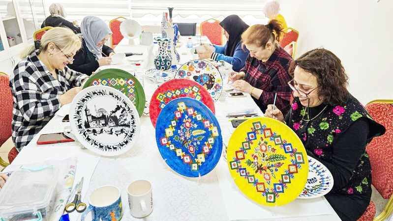 Kadınların Güçlü Dokunuşları İle 700 Yıllık Gelenek Çiniyle Buluşuyor! 6