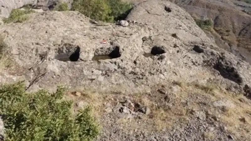 Yozgat Üniversitesi'nden Çarpıcı Keşif: Binlerce Yıllık Taş Kaleler ve Tapınaklar Çürümeden Ayakta 4