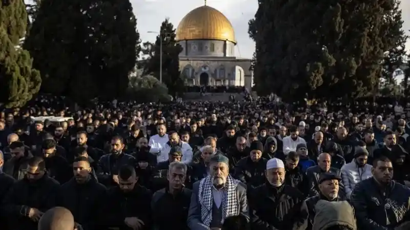 Mescid-i Aksa'da 60 Bin Müslüman Bayram Namazı Kıldı 2