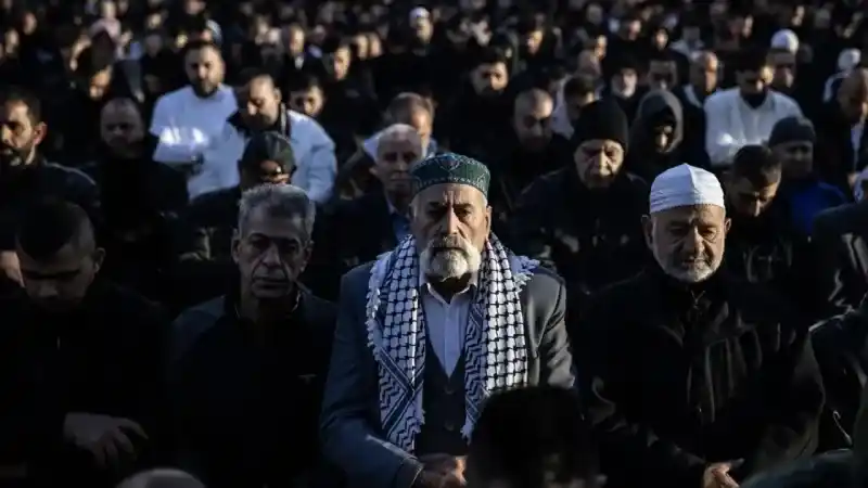 Mescid-i Aksa'da 60 Bin Müslüman Bayram Namazı Kıldı 12