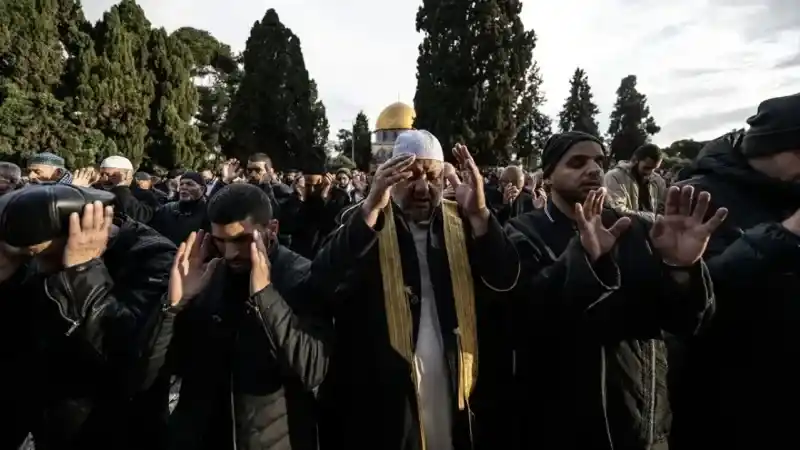 Mescid-i Aksa'da 60 Bin Müslüman Bayram Namazı Kıldı 24