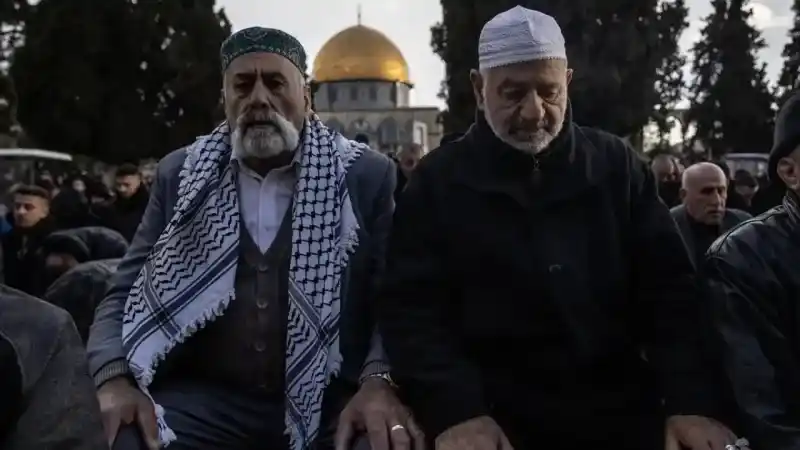 Mescid-i Aksa'da 60 Bin Müslüman Bayram Namazı Kıldı 4