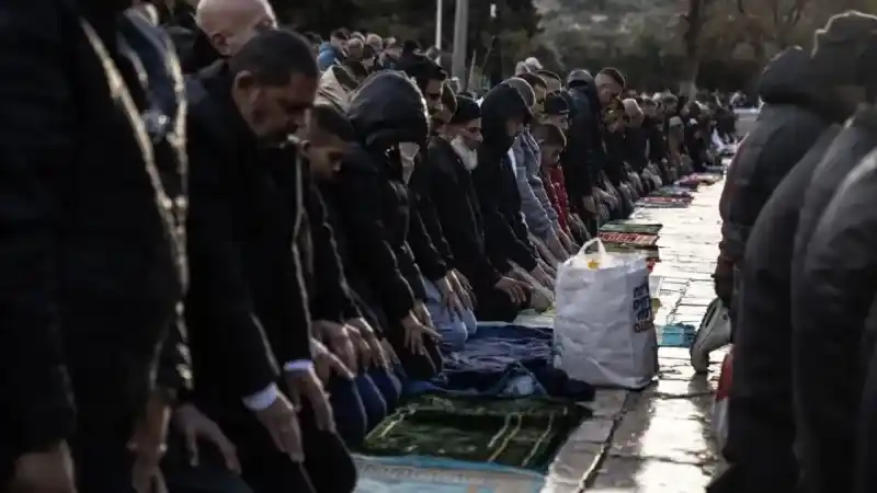 Mescid-i Aksa'da 60 Bin Müslüman Bayram Namazı Kıldı 15
