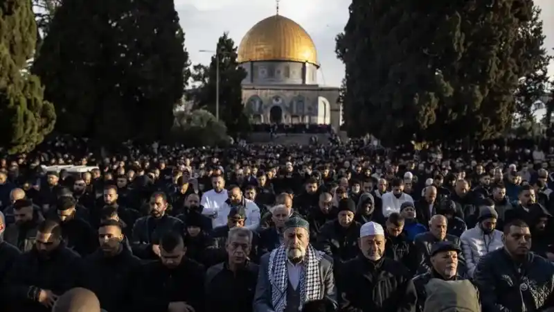 Mescid-i Aksa'da 60 Bin Müslüman Bayram Namazı Kıldı 13