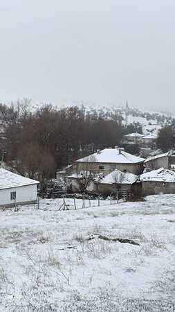 Yozgat’ta Nisan Ayında Kar Sürprizi: Gököz Köyü’nün Beyaz Örtüsü 4