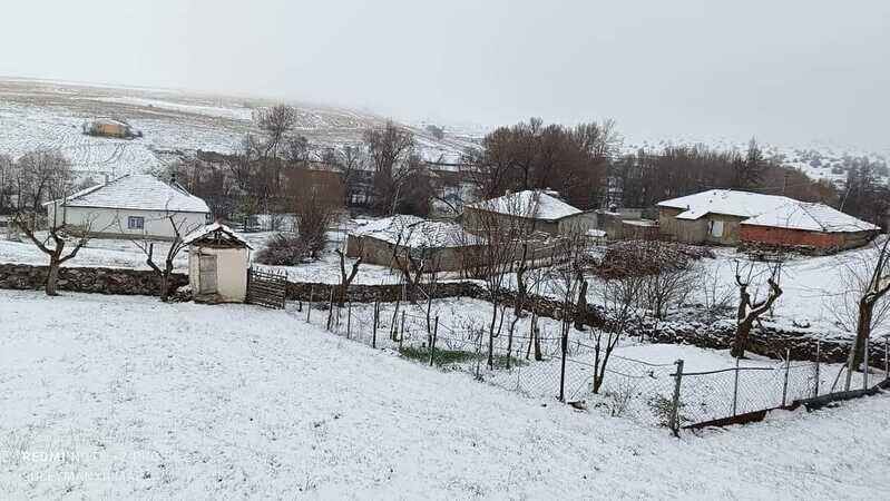 Yozgat’ta Nisan Ayında Kar Sürprizi: Gököz Köyü’nün Beyaz Örtüsü 3