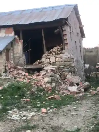Yozgat Kadışehri'de Deprem Sonrası Hasar Tespitleri ve Kurtarma Çalışmaları 14