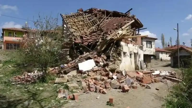 Yozgat Valisi ve Sahadaki Kahramanlar! Tokat Depreminden Sonra Neler Yaşandı? 4
