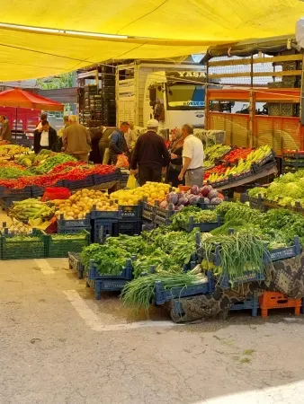 Çayıralan Salı Pazarı Güneşli Havada Müşterilerini Ağırlıyor 4