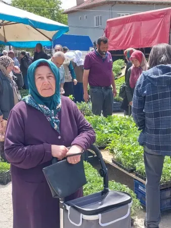 Çayıralan Salı Pazarı Güneşli Havada Müşterilerini Ağırlıyor 6