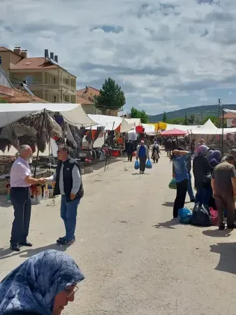 Çayıralan Salı Pazarı Güneşli Havada Müşterilerini Ağırlıyor 9