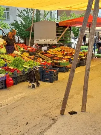 Çayıralan Salı Pazarı Güneşli Havada Müşterilerini Ağırlıyor 12