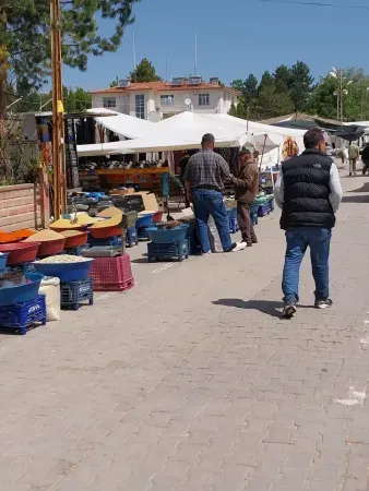Çayıralan Salı Pazarı Güneşli Havada Müşterilerini Ağırlıyor 1