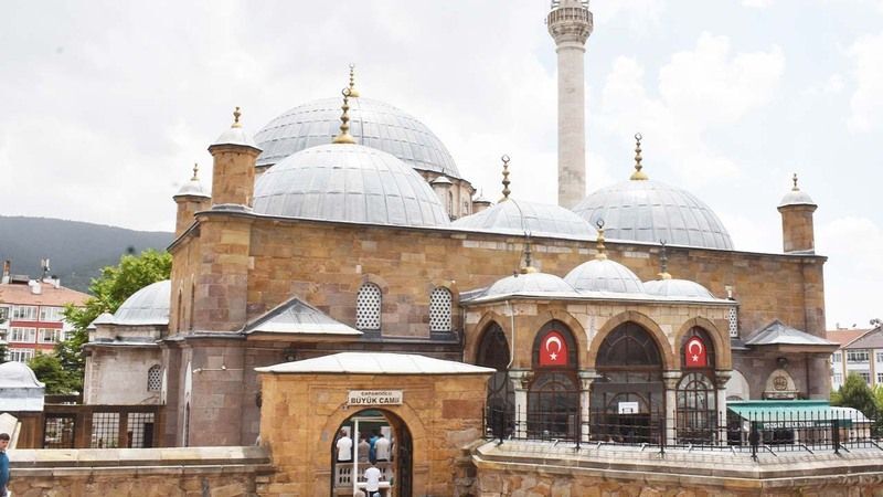 Yozgat Çapanoğlu Büyük Cami’nde 7’den 70’e Cuma Namazı! 8
