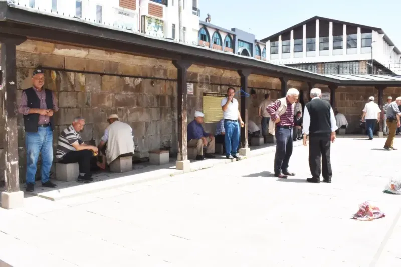 Yozgat Çapanoğlu Büyük Cami’nde 7’den 70’e Cuma Namazı! 2