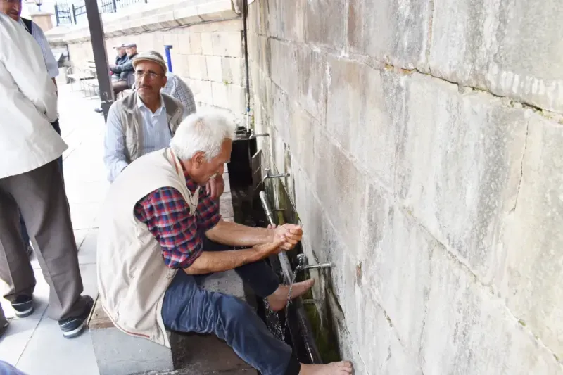 Yozgat Çapanoğlu Büyük Cami’nde 7’den 70’e Cuma Namazı! 4